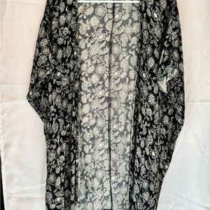 Forever 21 Black & White Floral Kimono
